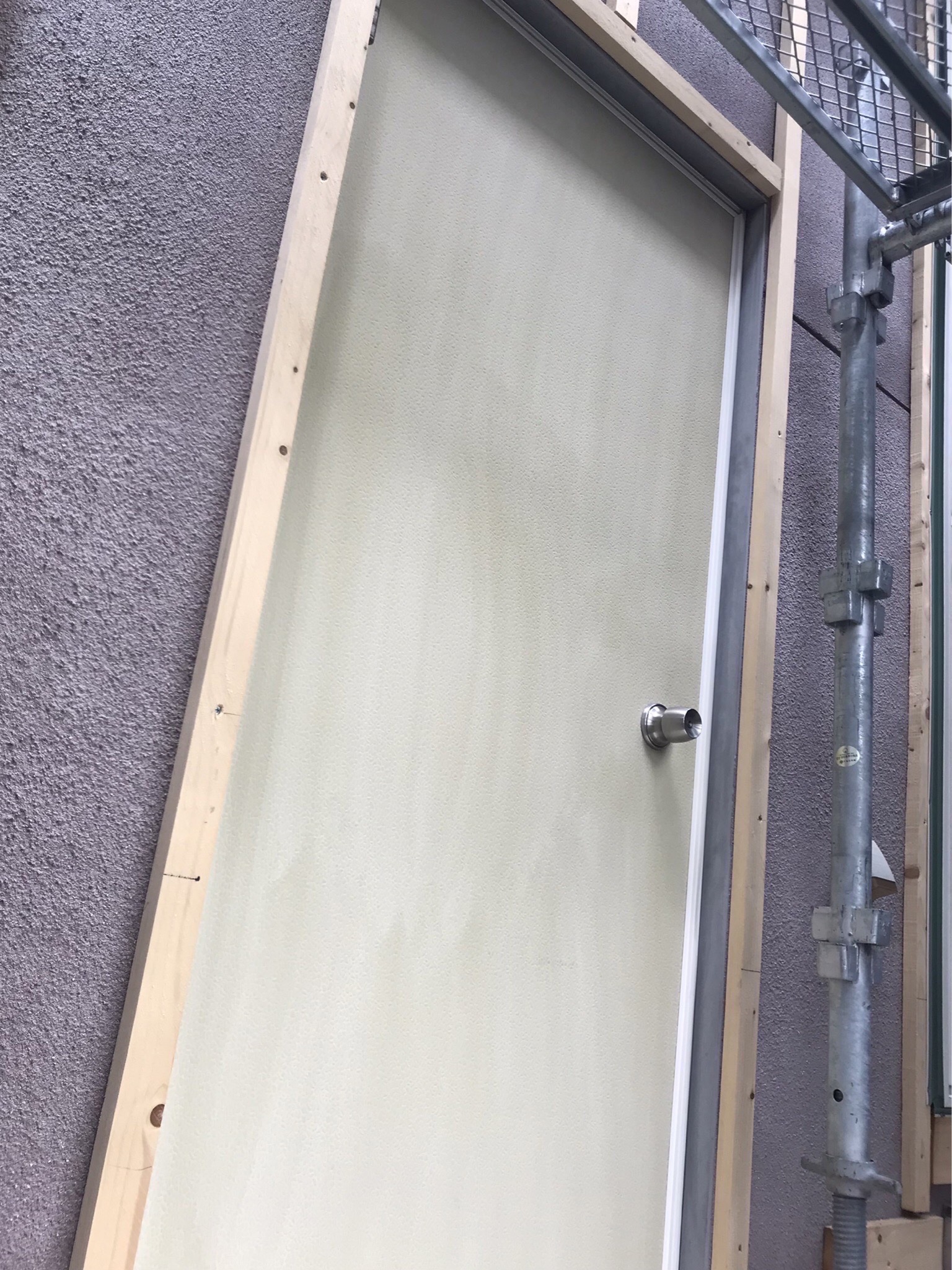 勝手口カバー工法１